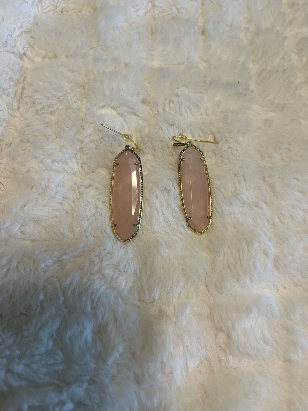 Kendra Scott pink quartz like stone